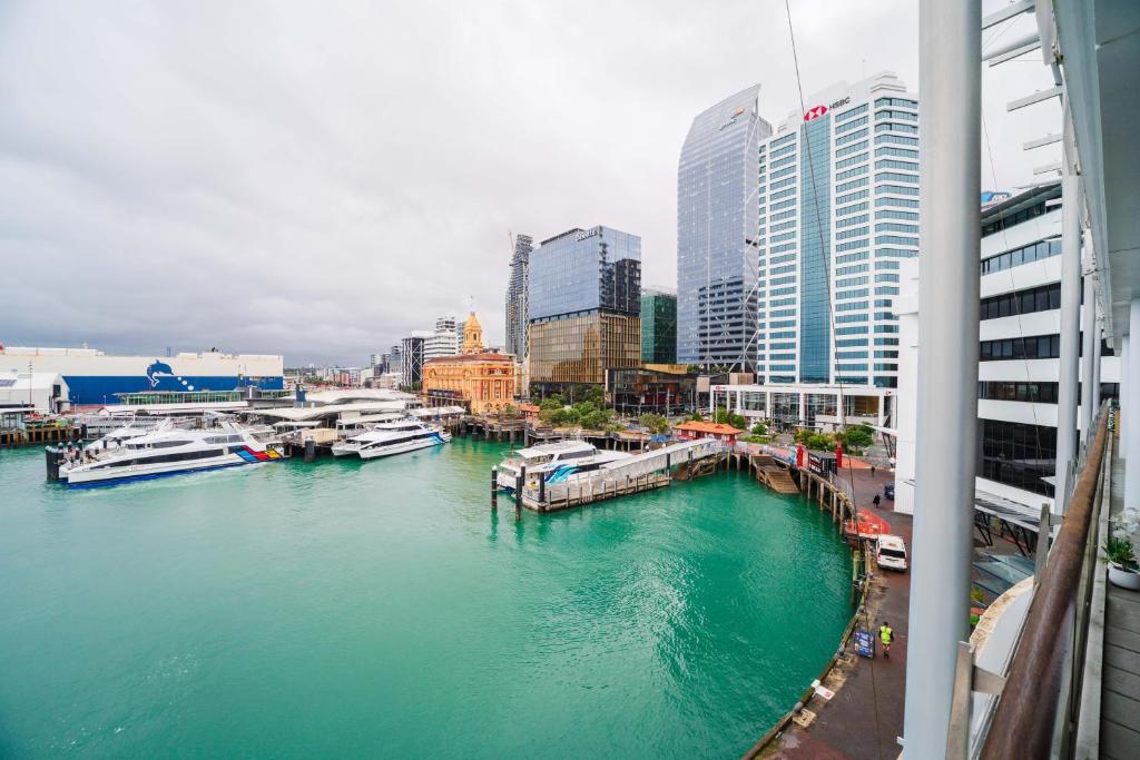 Princes Wharf - Spectacular Couple Getaway - Resim 18