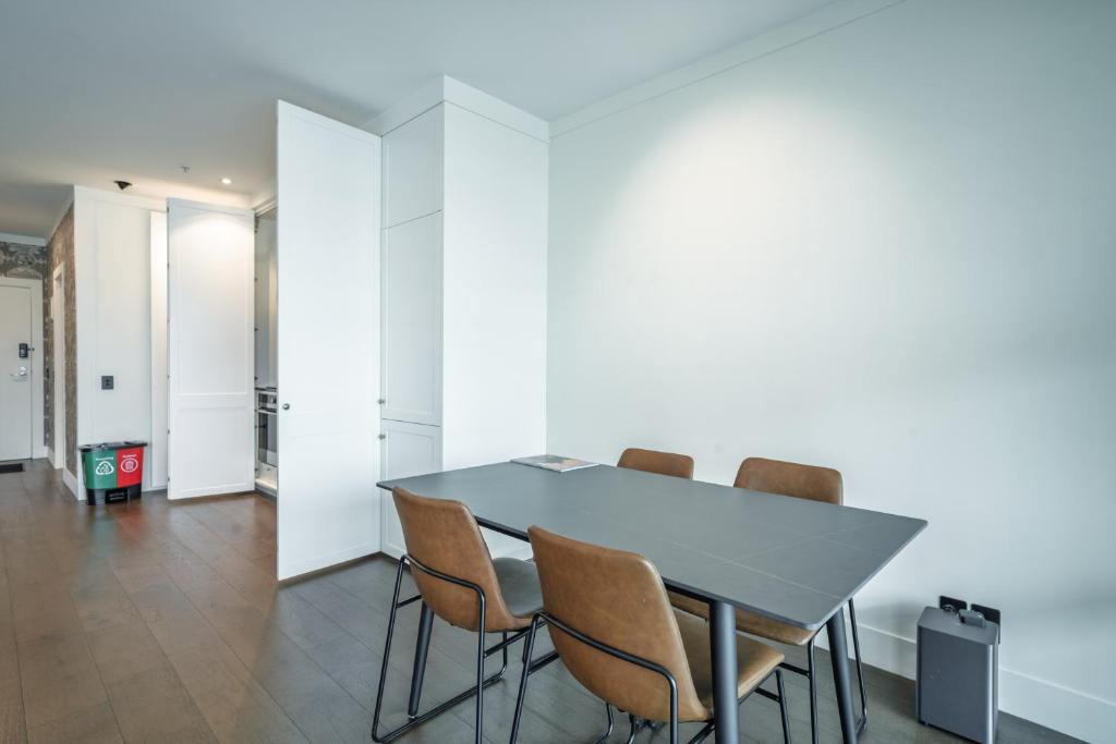 Princes Wharf - Spectacular Couple Getaway - Resim 32