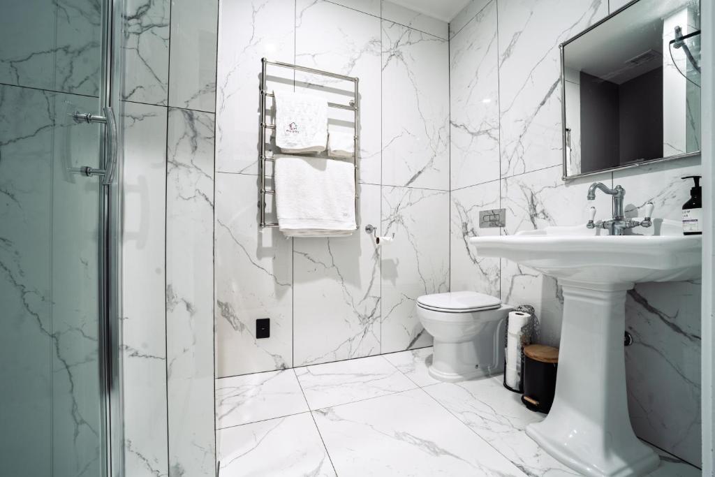 Princes Wharf - Spectacular Couple Getaway - Resim 35