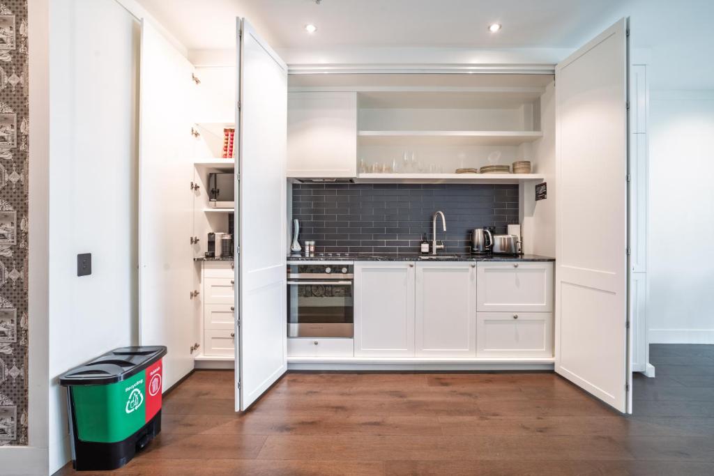 Princes Wharf - Spectacular Couple Getaway - Resim 13