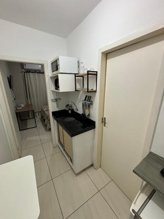 Η κουζίνα ή μικρή κουζίνα στο Apt proximo Santa casa UFRGS Centro