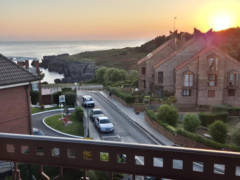a view of a street with cars parked on the road at Dúplex 3 habitaciones y 2 baños Fantásticas vistas in Noja