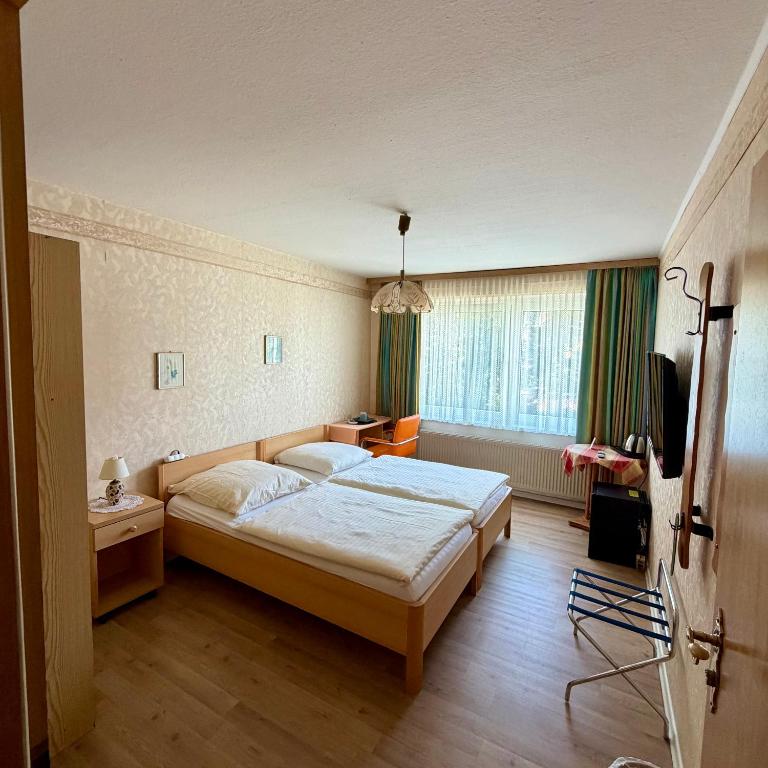 Hotel Runge 24 7 Check In & Free Parking - Habitación Doble Con Baño Privado