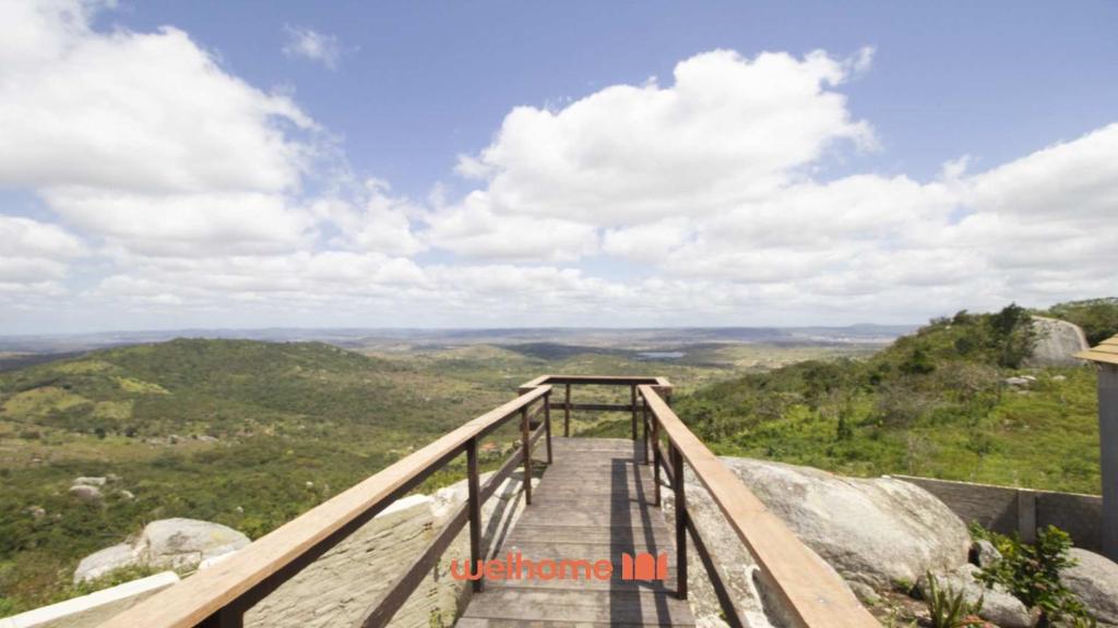 a viewing platform at the top of a mountain at Chale em Serra Negra com vista para montanha in Bezerros