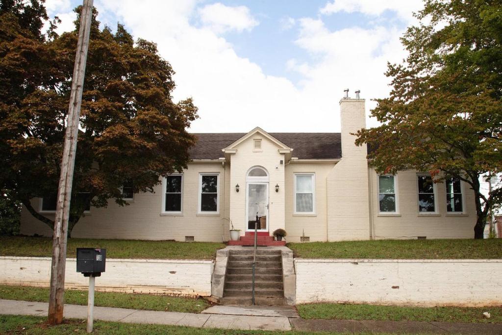 a large white house with a stairs leading to the front door at 718 Morgan Ave in Harriman