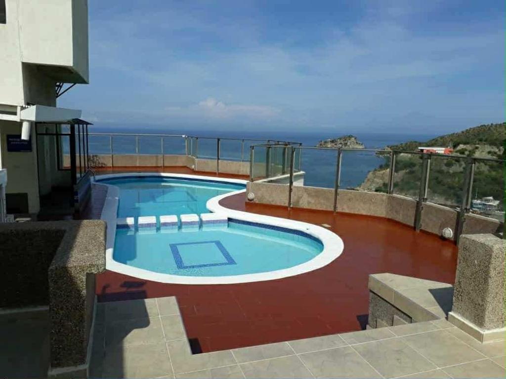 a swimming pool on top of a building with the ocean in the background at Alojamientovacacional657 in Rodadero