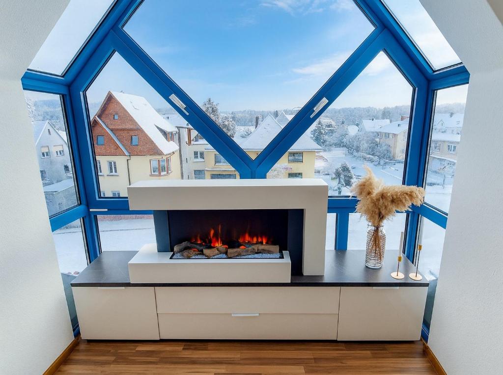 a fireplace in a room with a large window at Ferienwohnung in Bad Vilbel mit Parkplatz nahe Messe, Frankfurt und Flughafen in Bad Vilbel