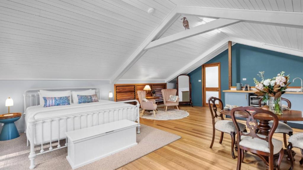 Χώρος καθιστικού στο Magpie Loft - The Vintage Holiday House