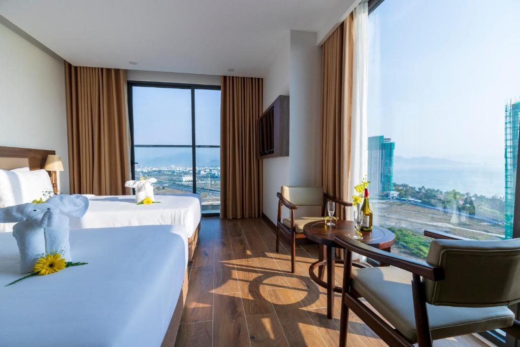Phòng Senior Deluxe Giường Đôi/ 2 Giường Đơn với Ban công