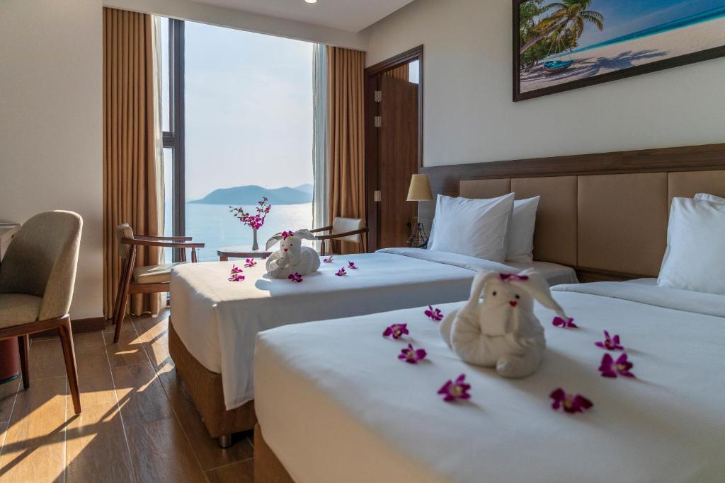 Connecting Rooms with Sea View