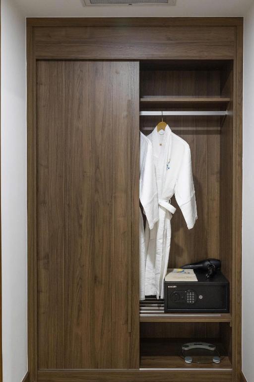 Connecting Rooms with Sea View