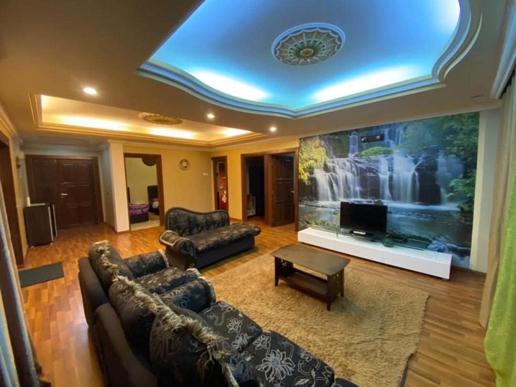 Χώρος καθιστικού στο Crown Imperial Court - Arsad Homestay Brinchang