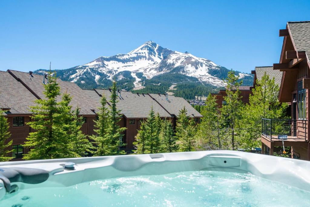 Curated visual reference: Cozy Condo Hot Tub Views Steps To Ski Shuttle Big Photo Inspiration