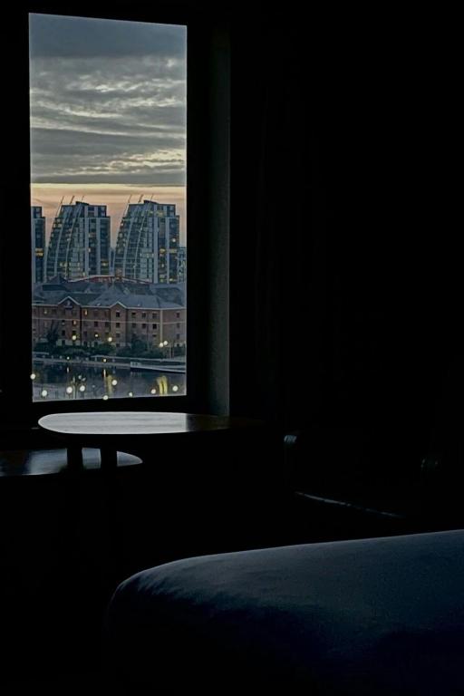 AC Hotel by Marriott Manchester Salford Quays - Resim 12