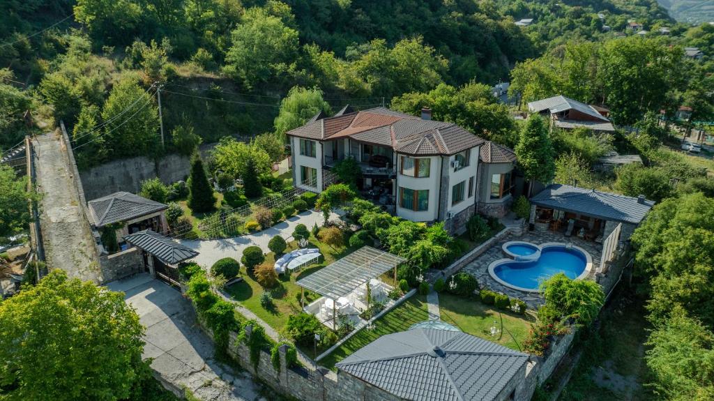 Bazén v ubytování Villa Ananuri nebo v jeho okolí