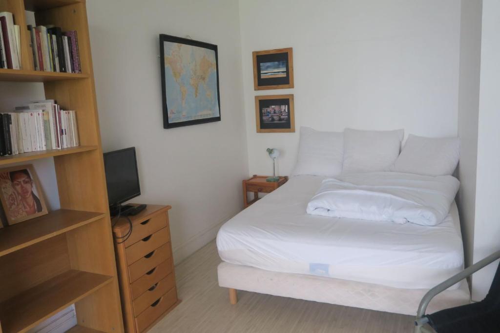 Charming bright studio apartment with balcony