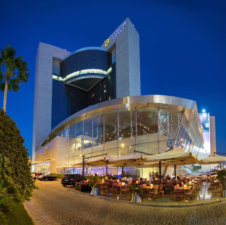 Restaurace v ubytování La Cigale Hotel Managed by Accor