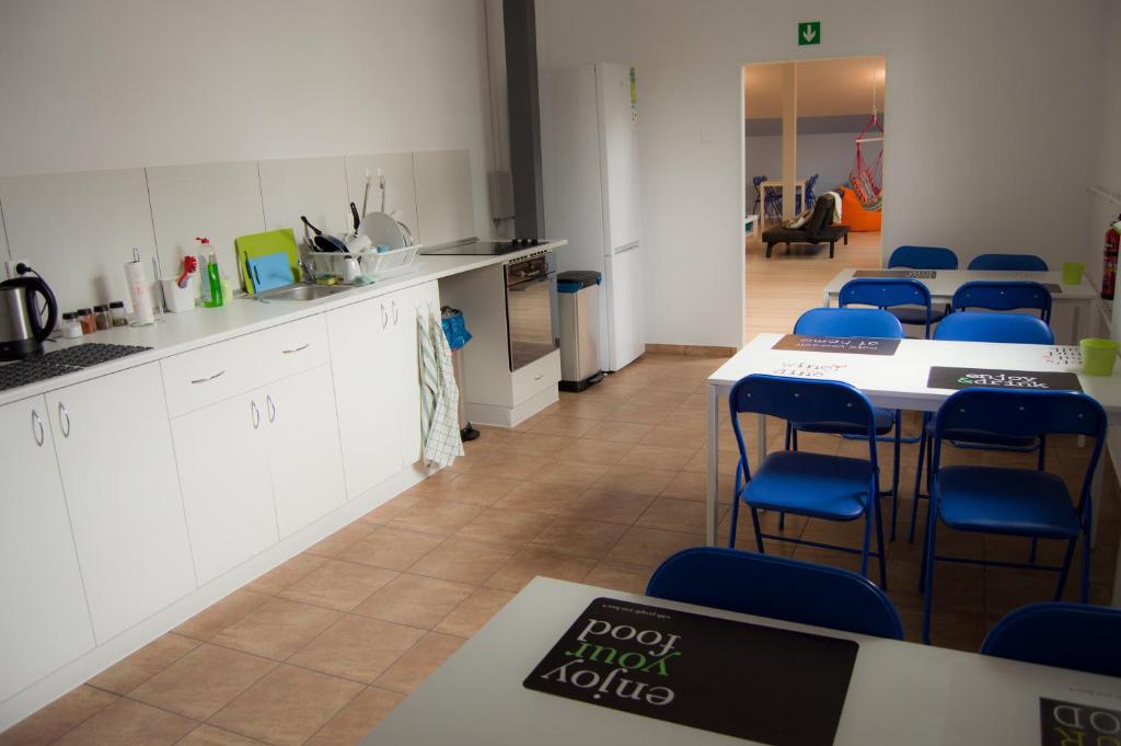 Kuchyň nebo kuchyňský kout v ubytování Smart Stay Hostel Gdynia