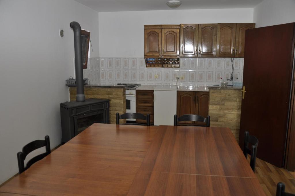 Kuchyň nebo kuchyňský kout v ubytování Guest House Lalic
