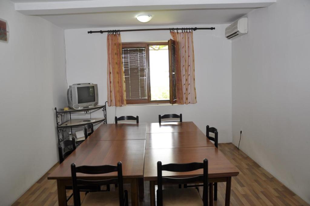 TV a/nebo společenská místnost v ubytování Guest House Lalic