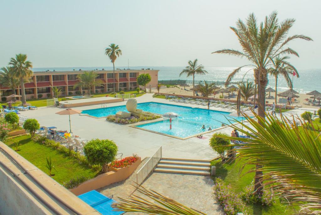 Bazén v ubytování Lou'lou'a Beach Resort Sharjah nebo v jeho okolí