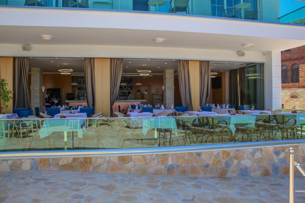 Restaurace v ubytování Hotel Luxury