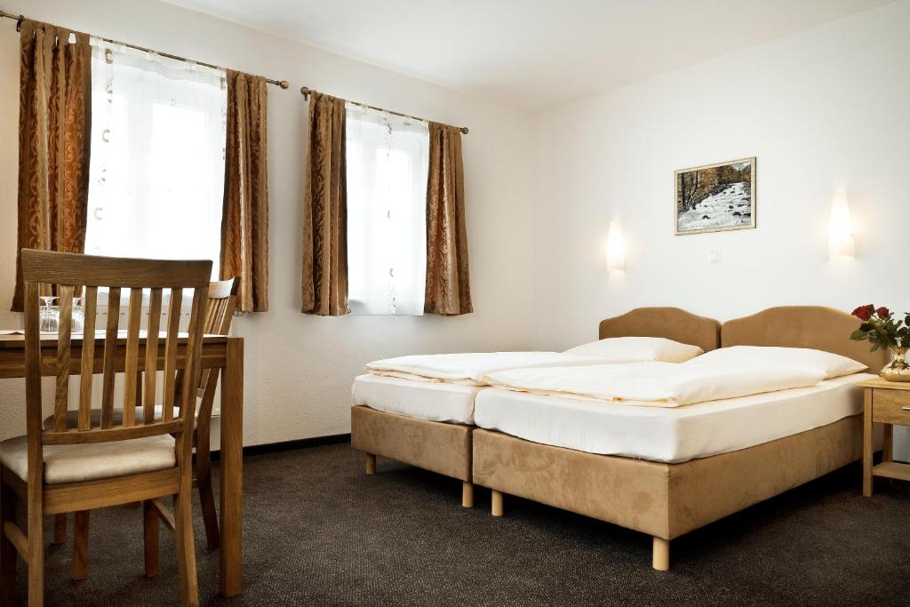 Postel nebo postele na pokoji v ubytování Hotel Echinger Hof