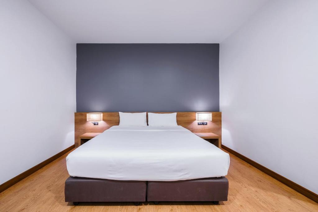 
Deluxe King Room (No Window)
