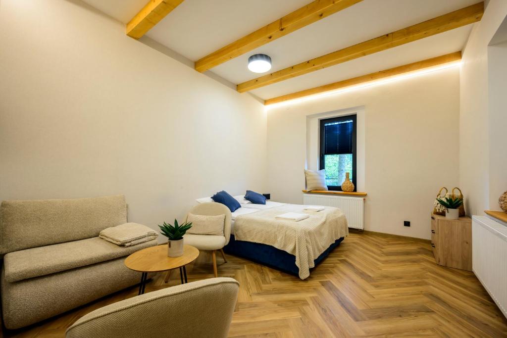 Sowia Ostoja Góry Sowie - Triple Room With Private Bathroom
