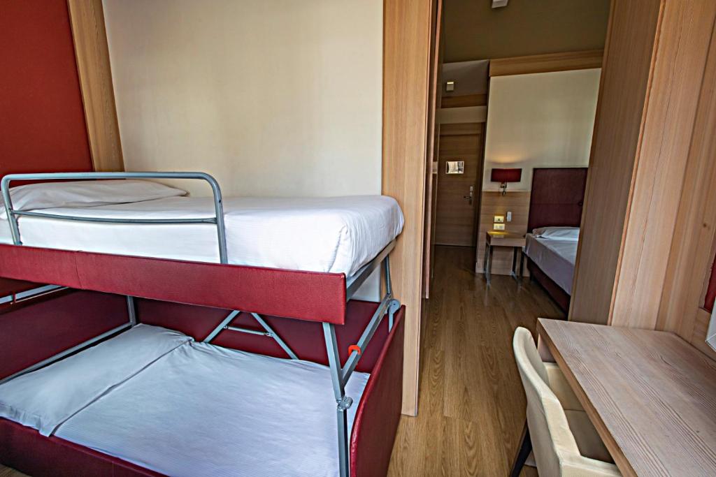 TH Cadore - Hotel Antelao - Habitación Cuádruple Estándar