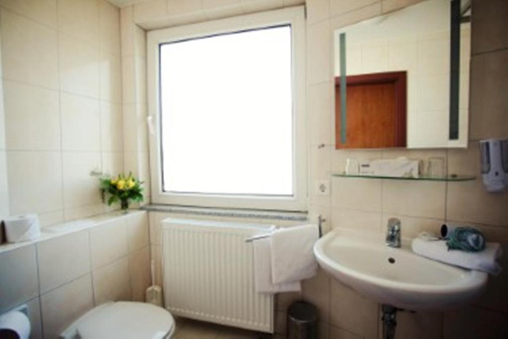 Atomis Hotel Düsseldorf City - Resim 32