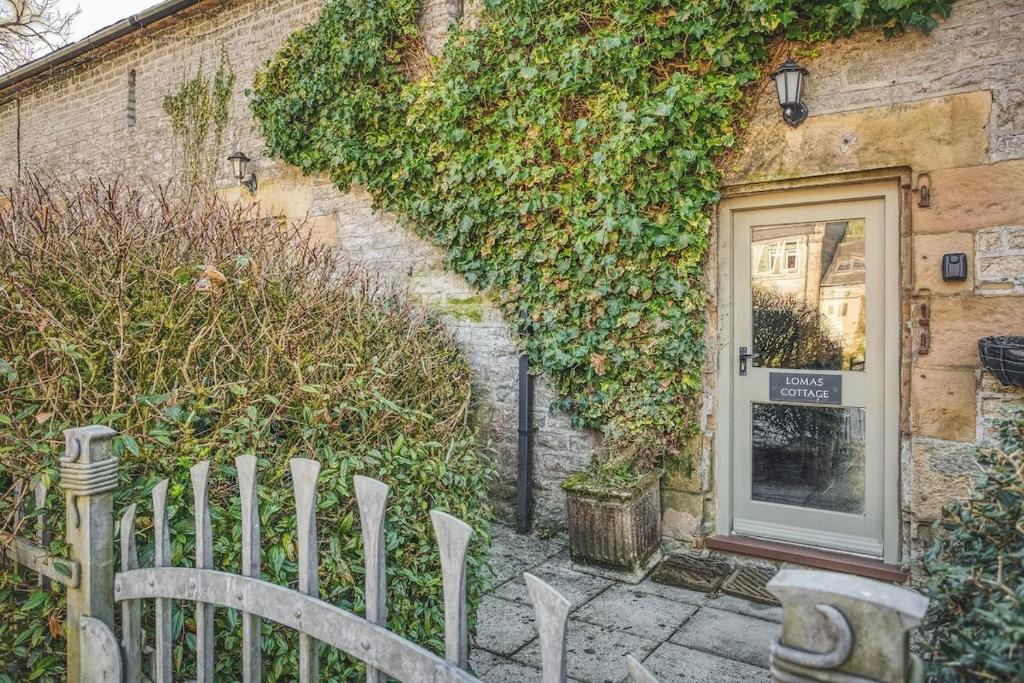 Aed väljaspool majutusasutust Lomas Cottage