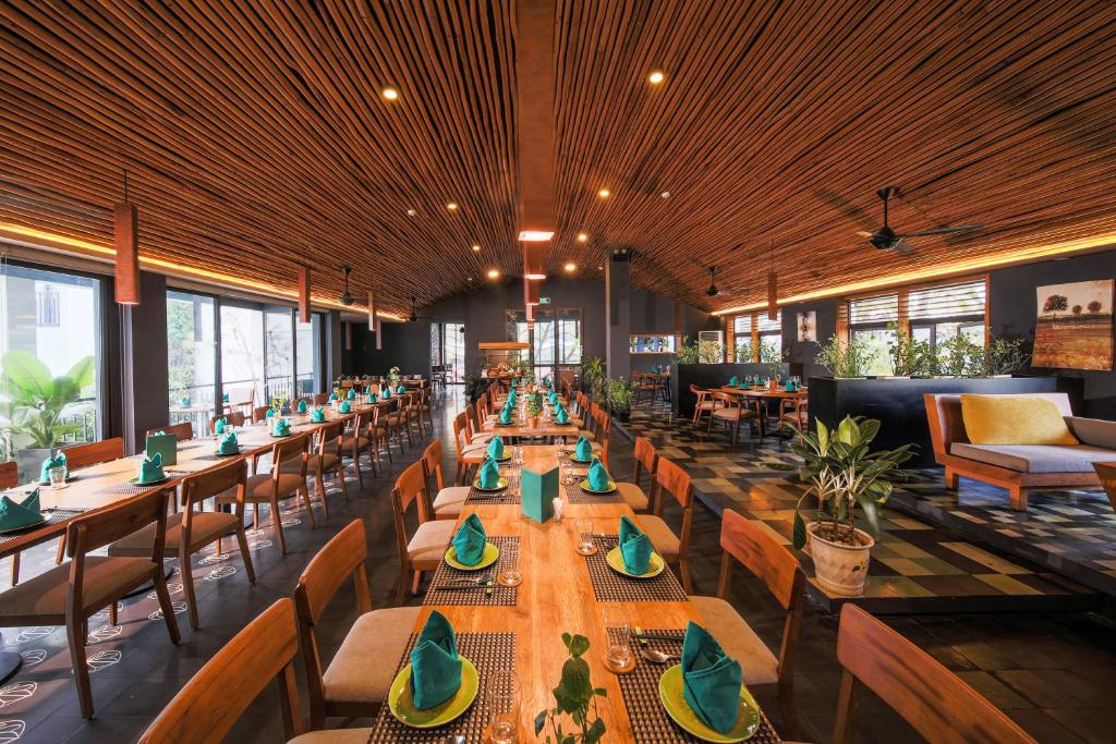 Khách sạn ÊMM Huế: Vị trí, đặc điểm, tiện ích, giá bán các hạng phòng & kinh nghiệm đặt phòng