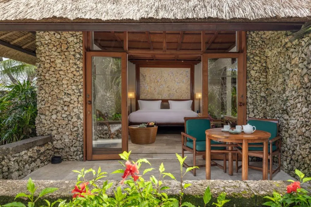 Luxury Lanai Room Garden View