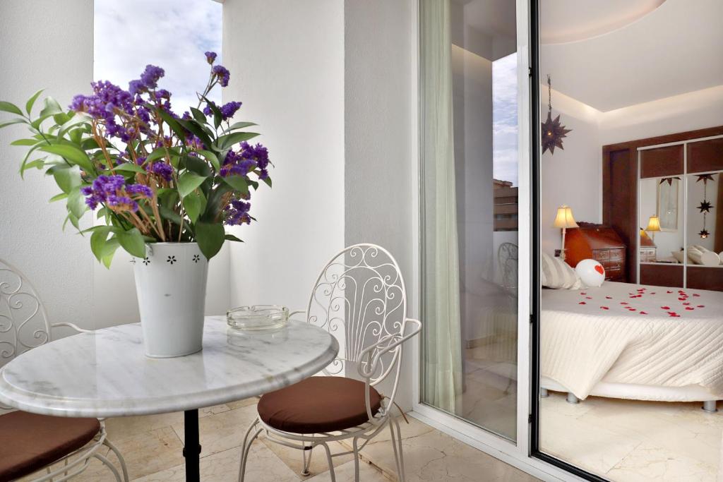 
Double or Twin Room with Balcony and Parking
