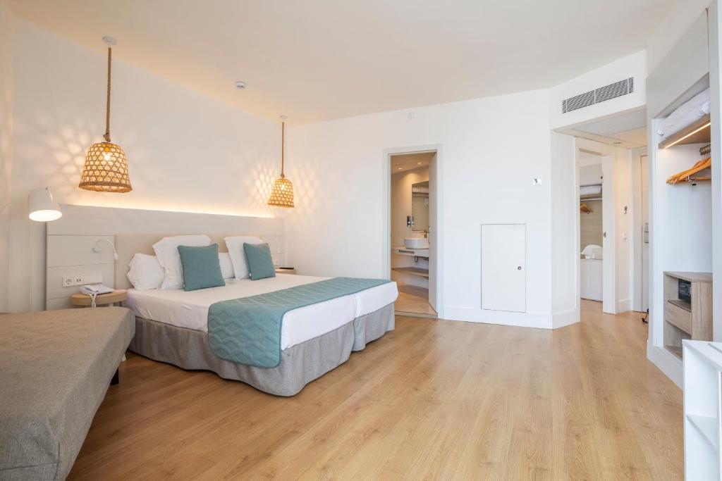 Leonardo Royal Hotel Ibiza Santa Eulalia - 