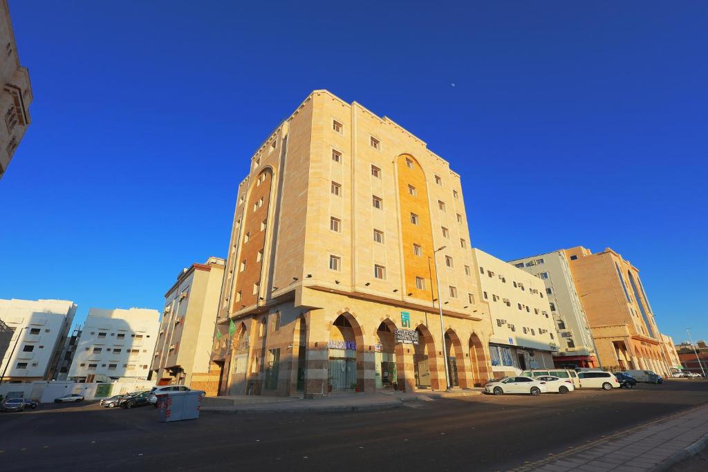 a tall building on the side of a street at فندق الفخامة الذهبي in Quai