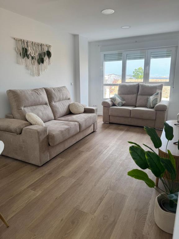 a living room with a couch and two couches at Mar de Ría 2 in Ribeira
