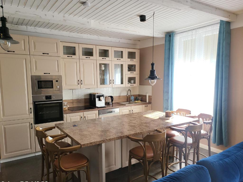 Køkken eller tekøkken på Moderne, stilvolle Ferienwohnung in Stralsund 84m2