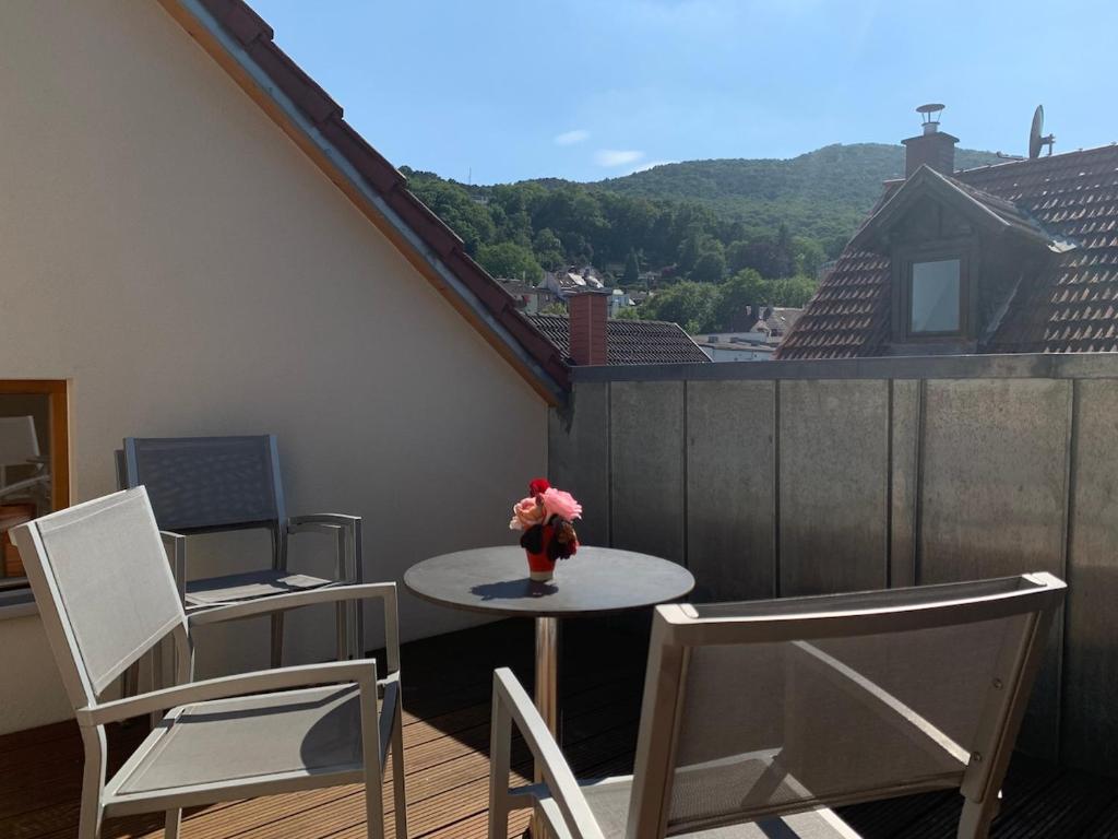 Nespecifikovaný výhled na hory nebo výhled na hory při pohledu z prázdninového domu