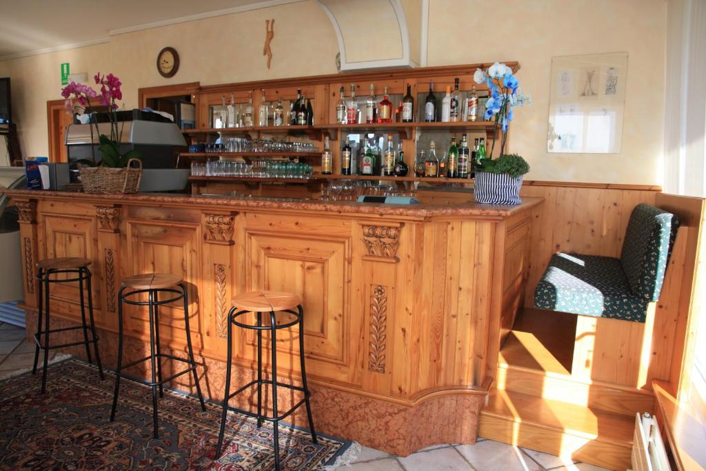 Lounge nebo bar v ubytování Albergo Miramonti