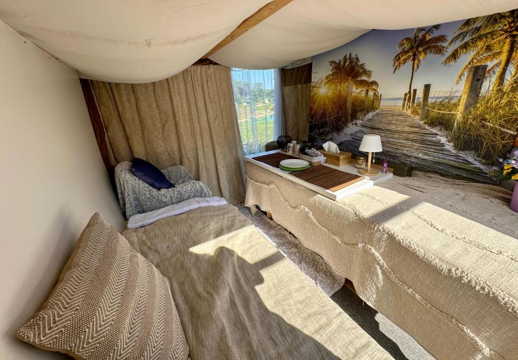 a room with two beds in a tent at Panorama Beach Gartenhaus am SEE, Wiener Neustadt, Autark in Wiener Neustadt
