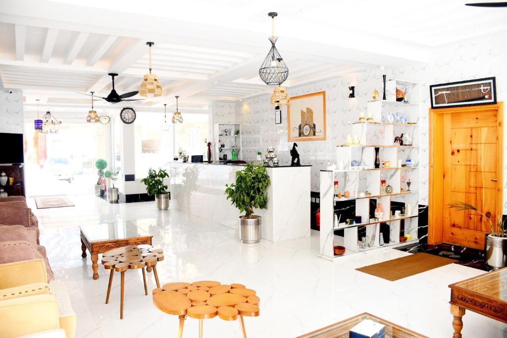 El salón o zona de bar de Hotel Pearl Regency