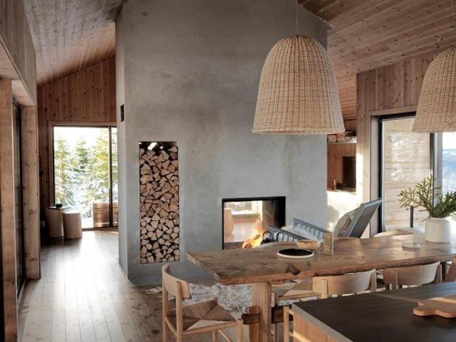 Posezení v ubytování Unique Cabin With Great Natural Materials