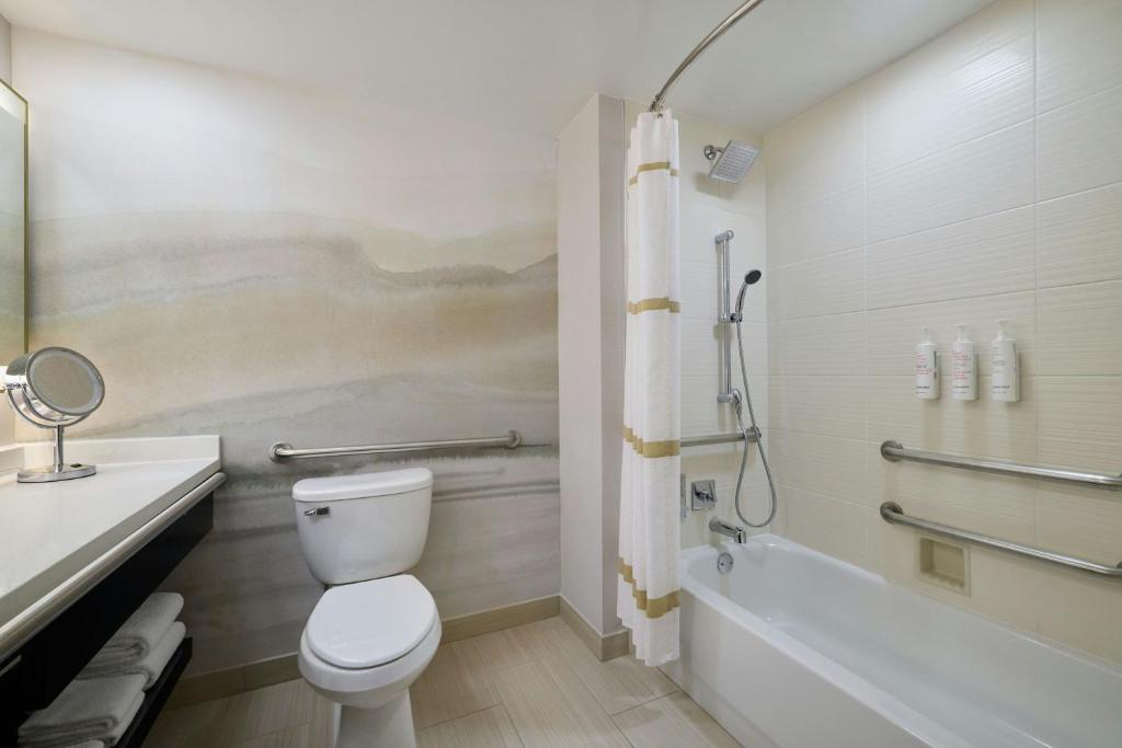 Chicago Marriott Northwest - Chambre Lit King-Size D'Angle - Niveau Concierge