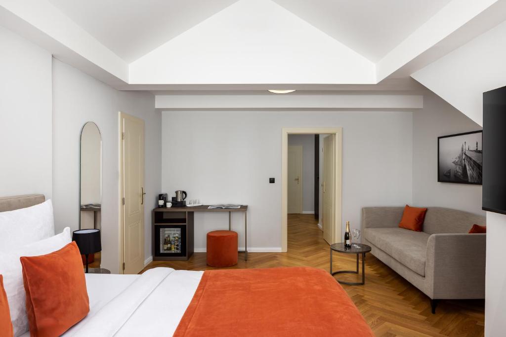 The Bridge Residence by Little King - 10