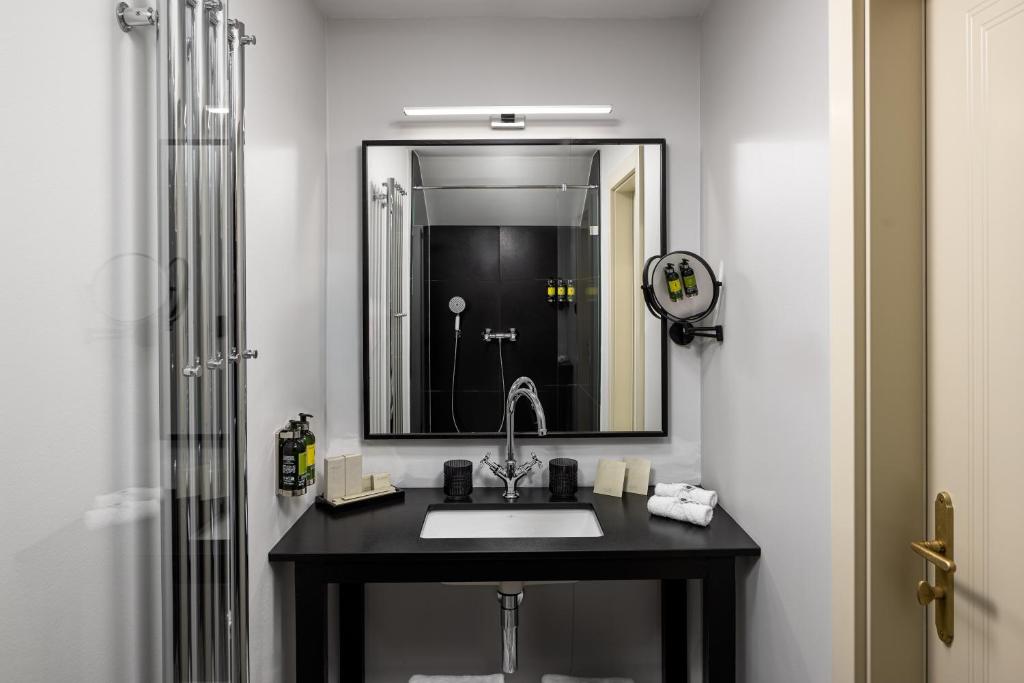 The Bridge Residence by Little King - 11