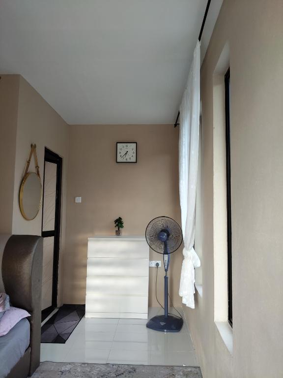 Ένα ή περισσότερα κρεβάτια σε δωμάτιο στο Azzahwa Roomstay