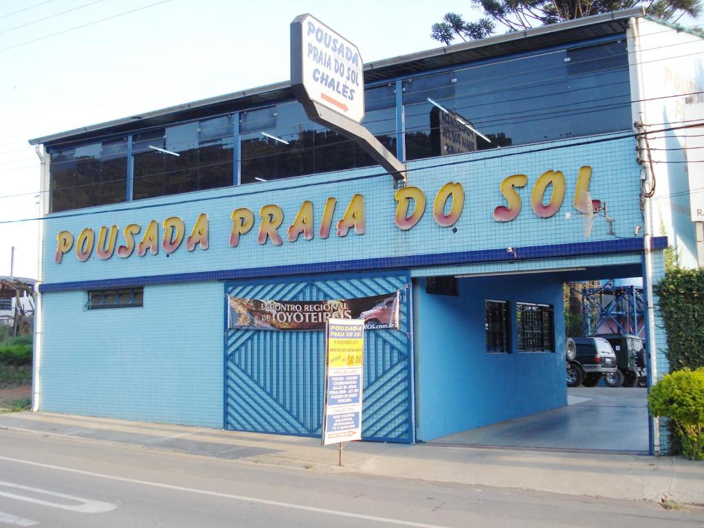 Tampak depan atau pintu masuk Pousada Praia do Sol