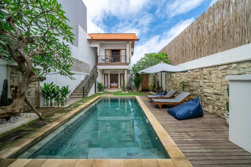 a swimming pool in the backyard of a villa at Renovated 3BR Villa in Prime Bingin Location in Uluwatu